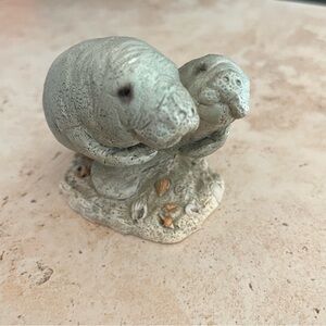 Vintage Stone Critters Manatee & baby Figurine SC-402 USA